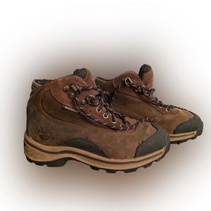 TIMBERLAND BOYS/GIRLS HIKING ANKLE BOOTS size 12.5. BROWN LEATHER